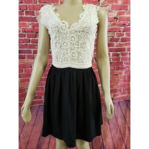 MADISON MARCUS Size S Beige & Black Crochet Sleeveless Dress( /B10)
